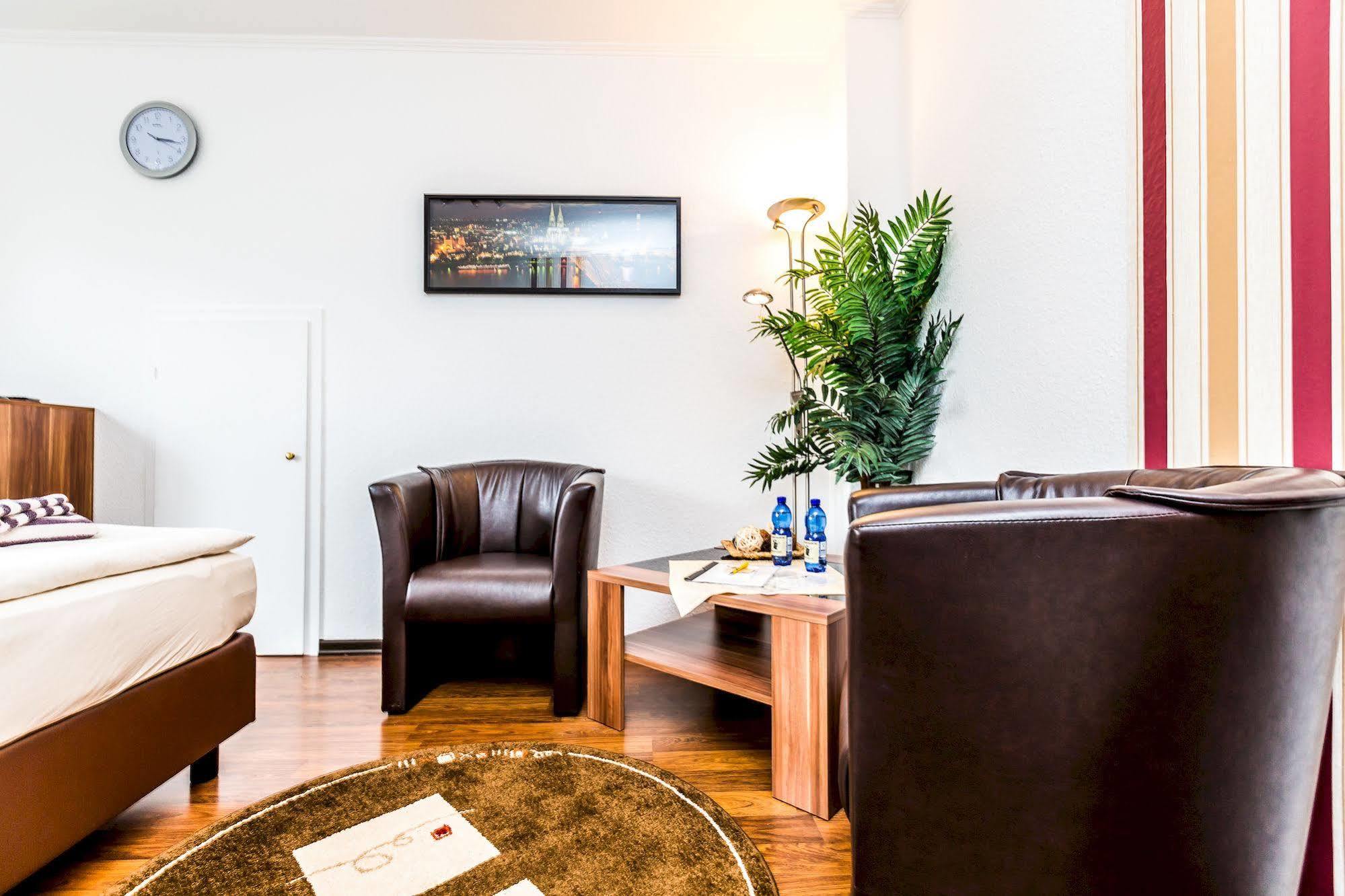 Hotel Schuetze Superior Хюрт Экстерьер фото