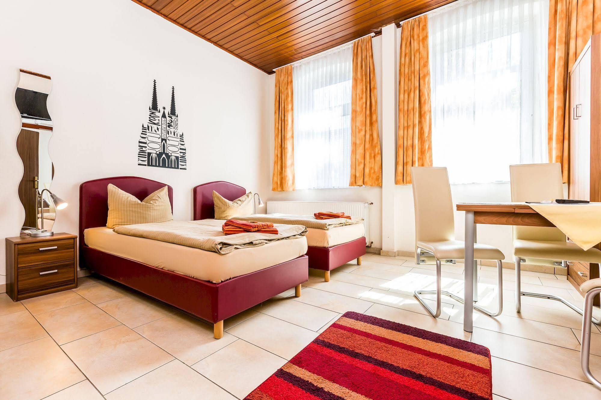 Hotel Schuetze Superior Хюрт Экстерьер фото